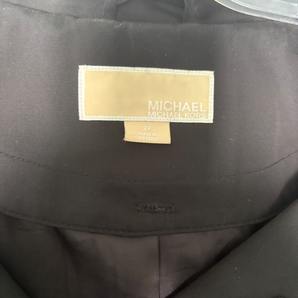 Ladies Michael Kors trench coat - Picture 2 of 3